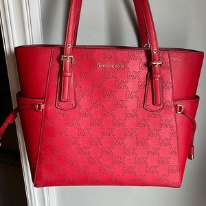 Michael Kors voyager bag